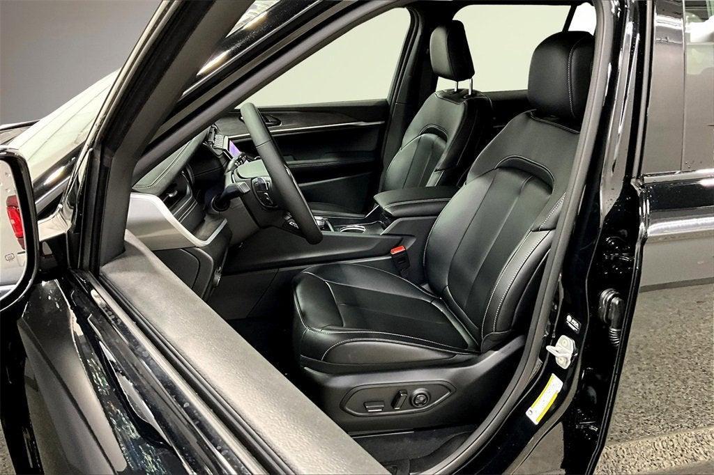 new 2025 Jeep Grand Cherokee car, priced at $48,250