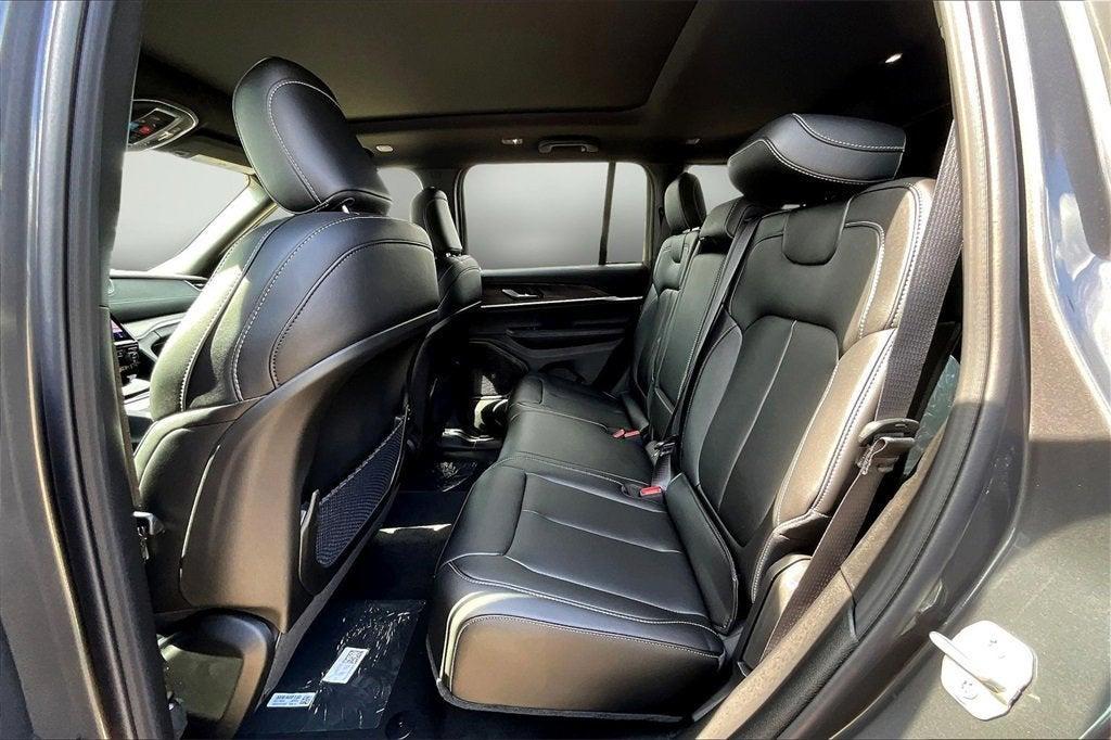 new 2025 Jeep Grand Cherokee car, priced at $47,250