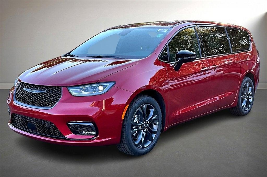 new 2026 Chrysler Pacifica car, priced at $40,699