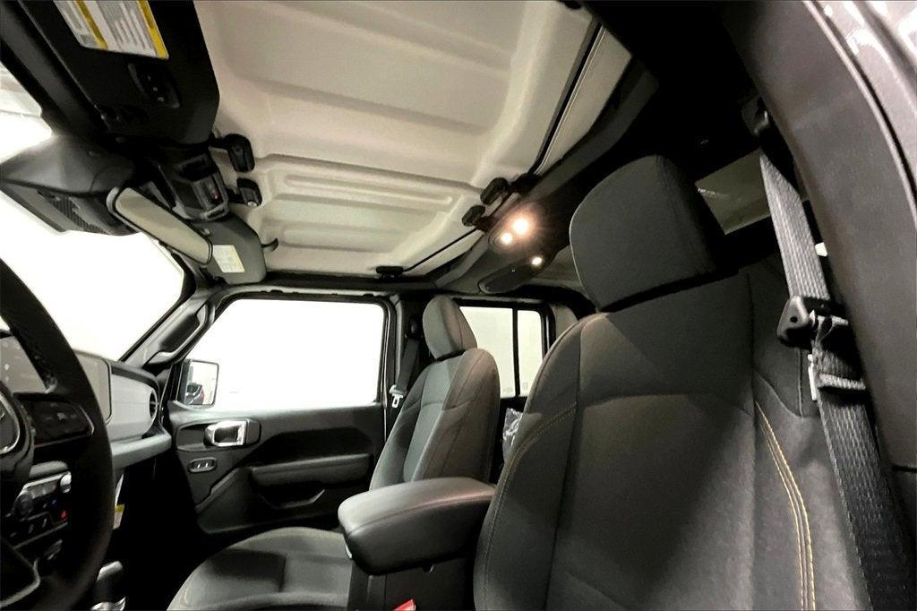 new 2025 Jeep Gladiator car, priced at $42,250