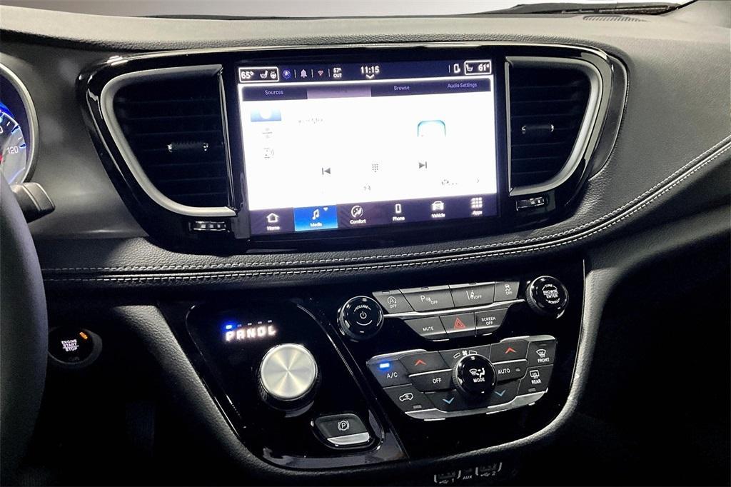 new 2025 Chrysler Pacifica car, priced at $41,947