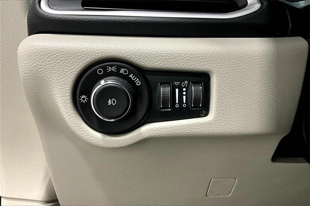used 2023 Chrysler Pacifica car, priced at $24,500