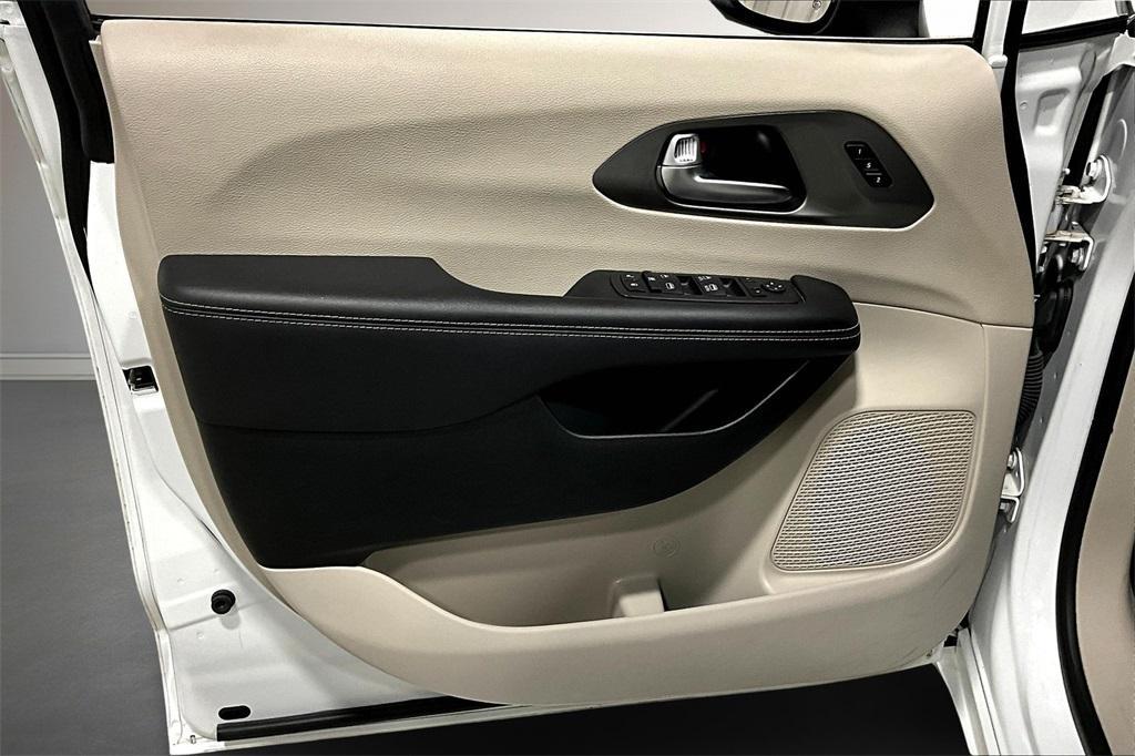 used 2023 Chrysler Pacifica car, priced at $24,500