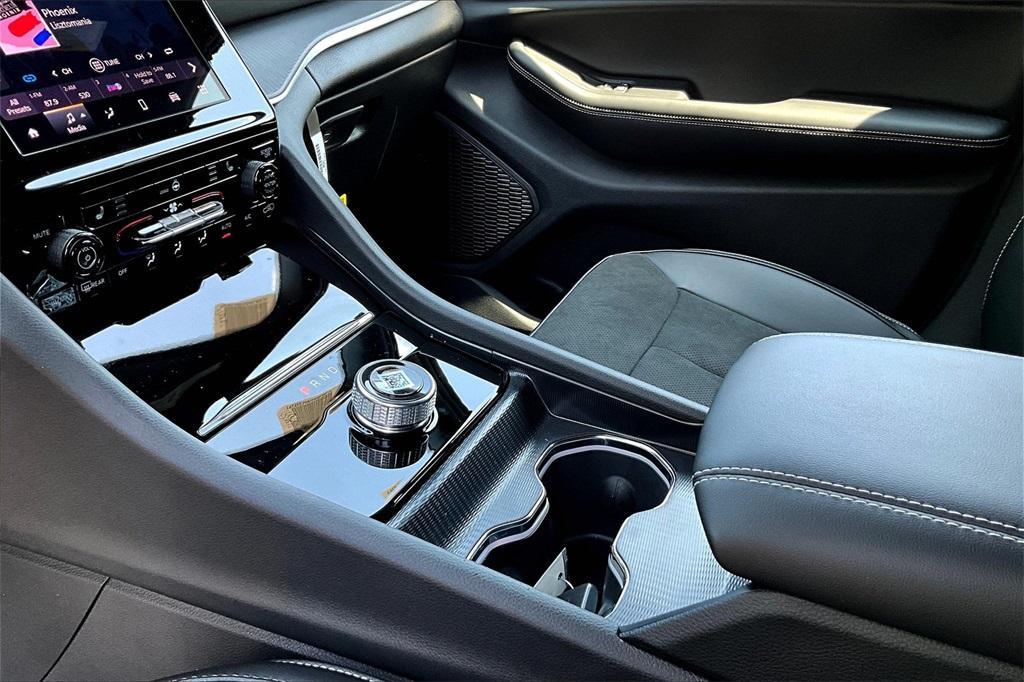 new 2025 Jeep Grand Cherokee car, priced at $40,090