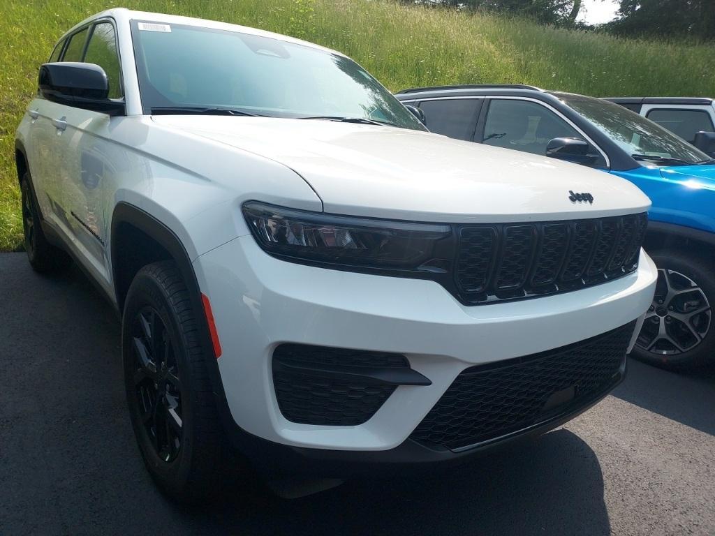 new 2025 Jeep Grand Cherokee car, priced at $40,090