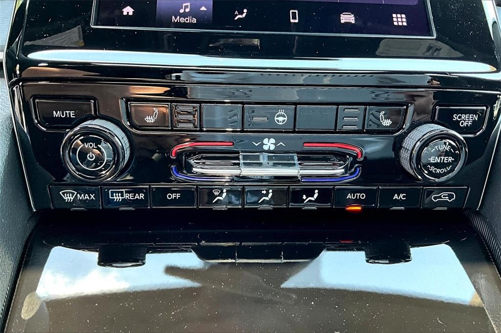 new 2025 Jeep Grand Cherokee car, priced at $40,090
