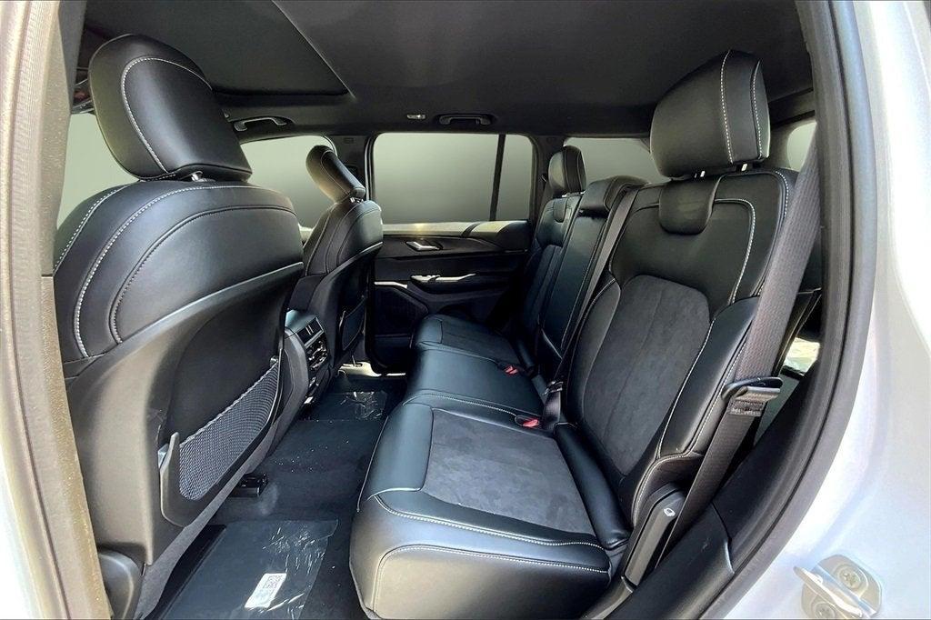 new 2025 Jeep Grand Cherokee car, priced at $40,090