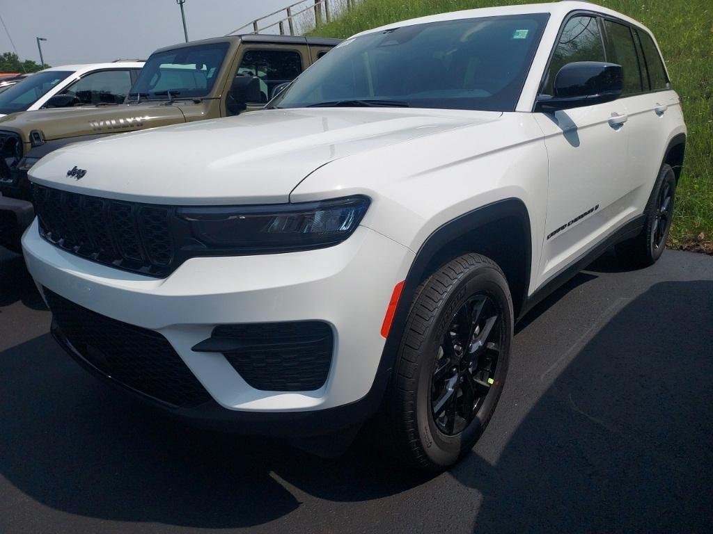 new 2025 Jeep Grand Cherokee car, priced at $40,090