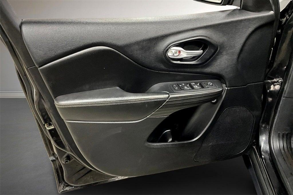 used 2015 Jeep Cherokee car, priced at $14,900