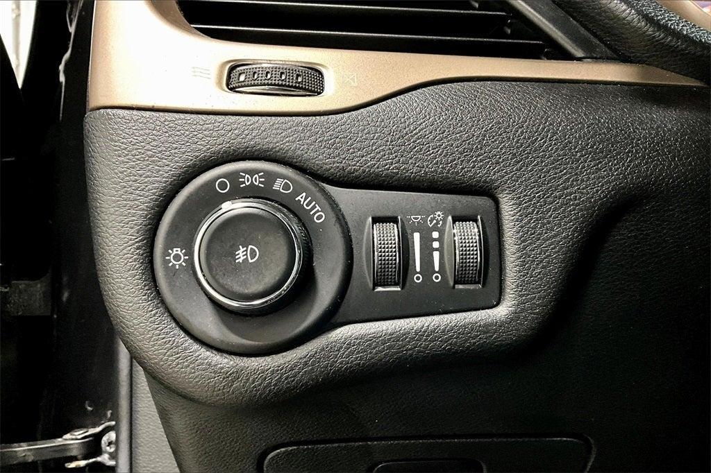 used 2015 Jeep Cherokee car, priced at $14,900