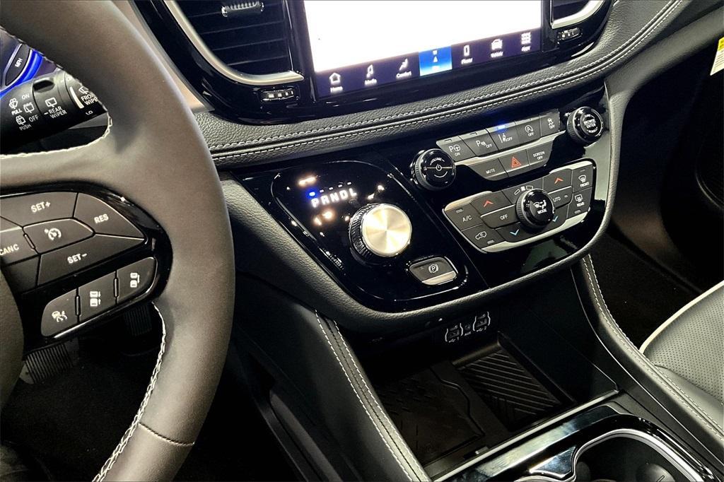 new 2025 Chrysler Pacifica car, priced at $52,736