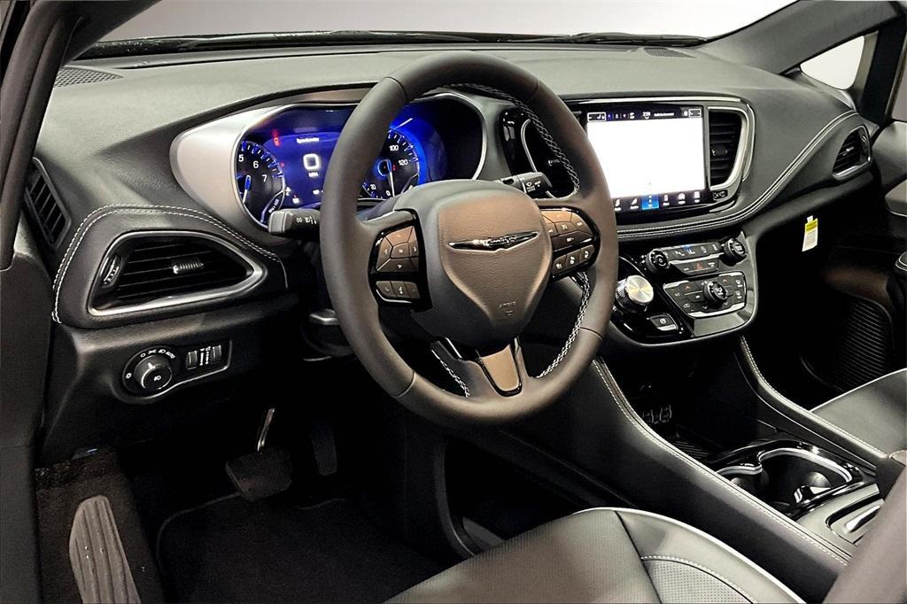 new 2025 Chrysler Pacifica car, priced at $52,736