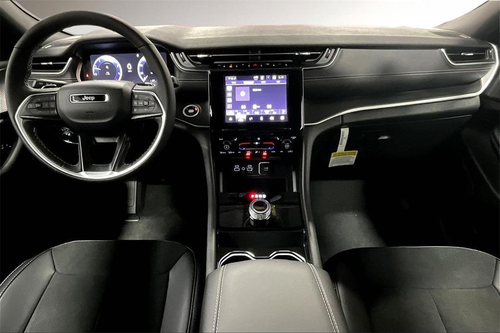 new 2025 Jeep Grand Cherokee car, priced at $42,615