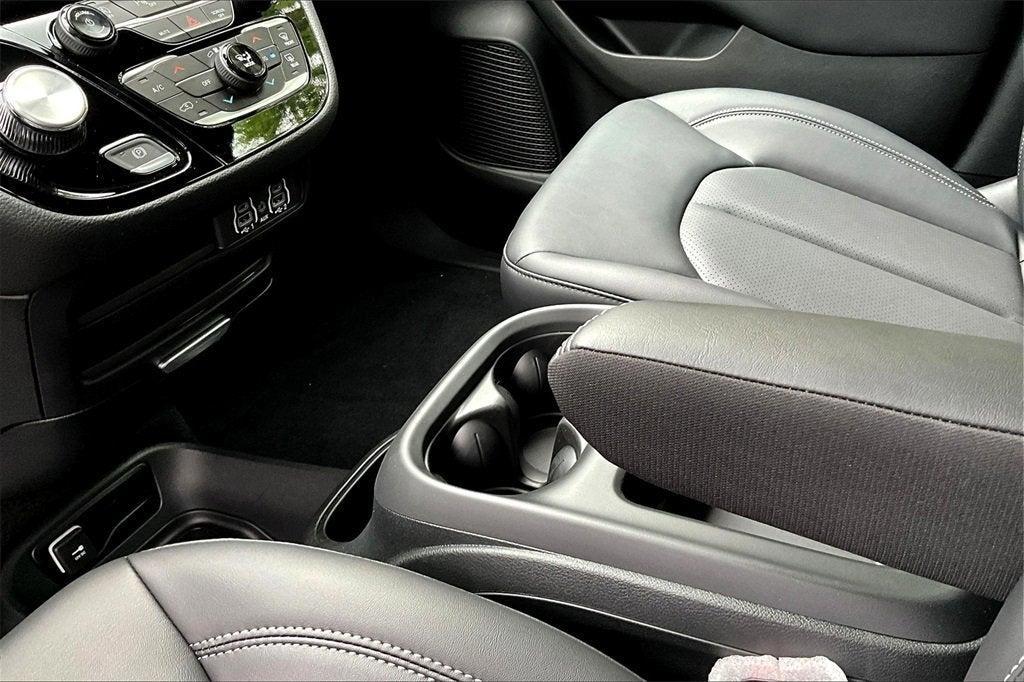 new 2025 Chrysler Pacifica car, priced at $40,707