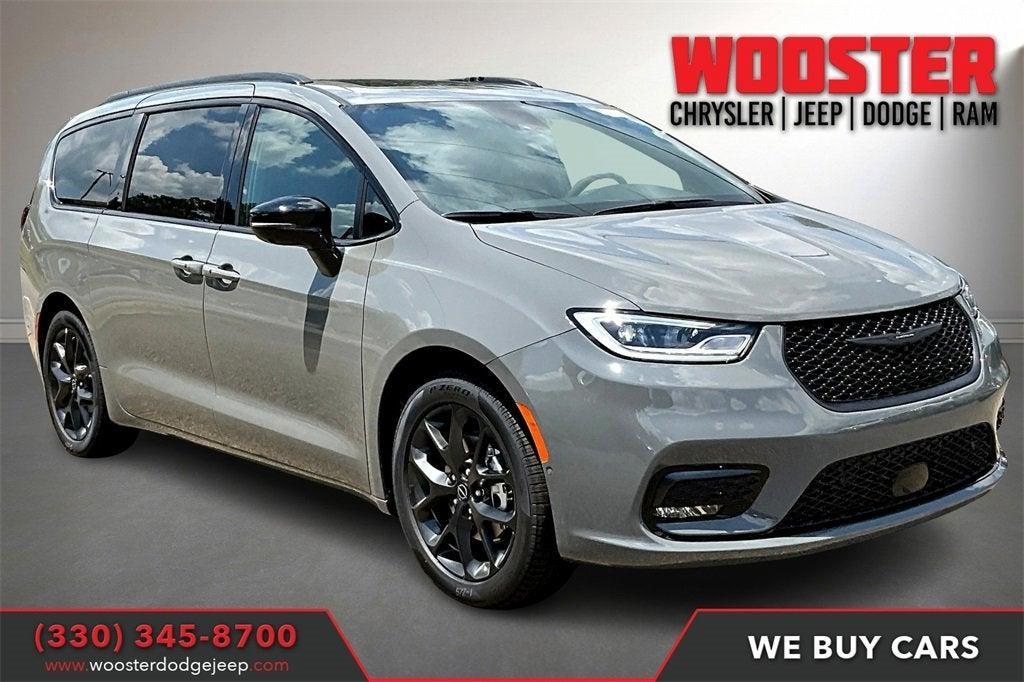 new 2025 Chrysler Pacifica car, priced at $48,866