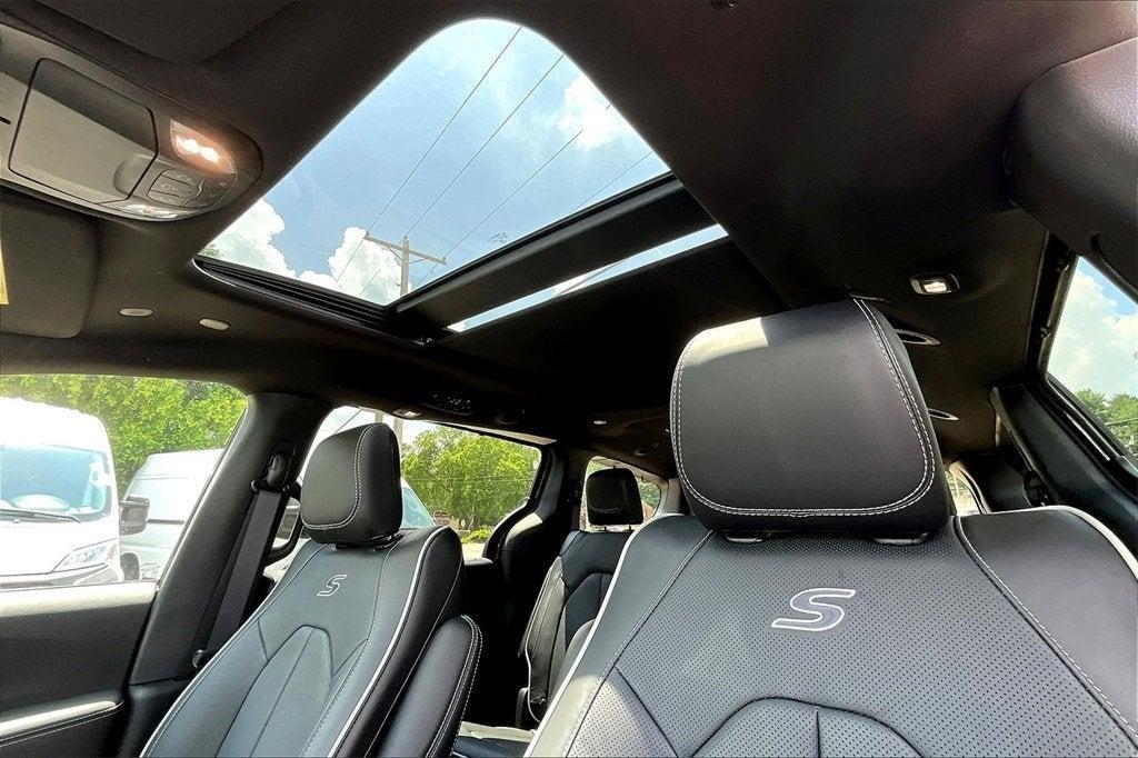 new 2025 Chrysler Pacifica car, priced at $48,866