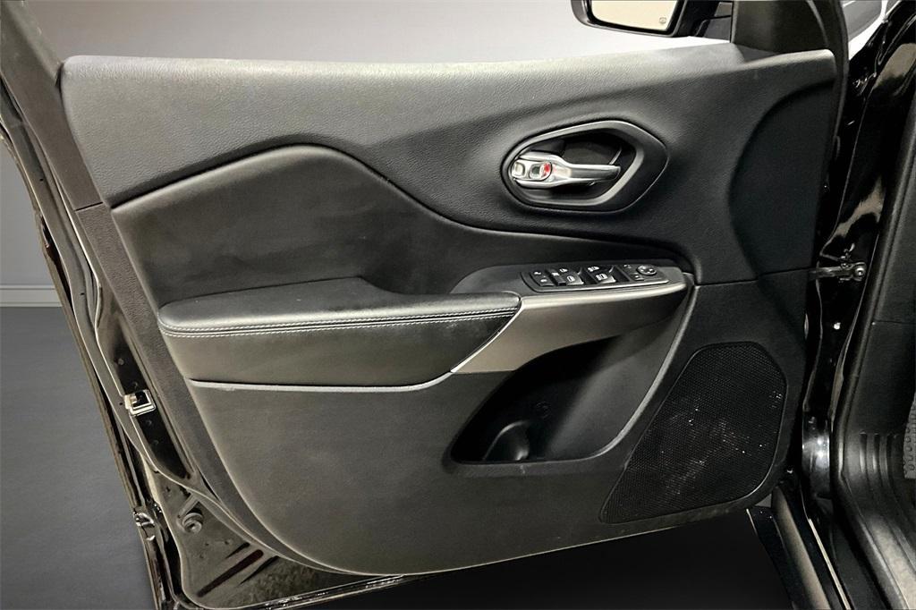 used 2019 Jeep Cherokee car, priced at $17,200