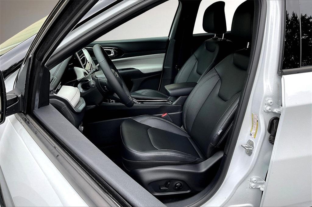 new 2025 Jeep Compass car, priced at $32,148