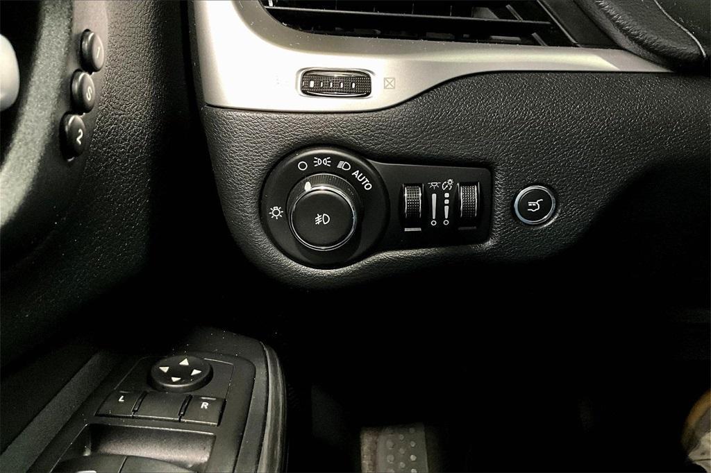 used 2015 Jeep Cherokee car, priced at $13,900