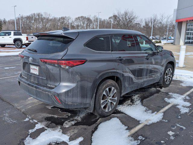 used 2022 Toyota Highlander car, priced at $33,499