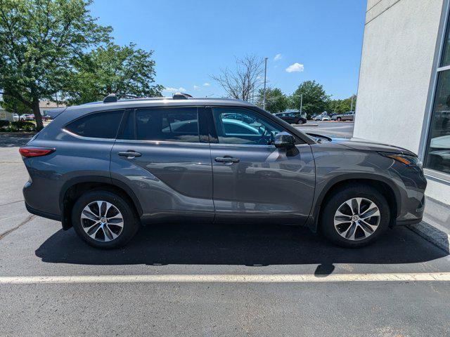 used 2021 Toyota Highlander car, priced at $36,499