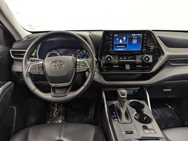 used 2022 Toyota Highlander Hybrid car, priced at $40,999