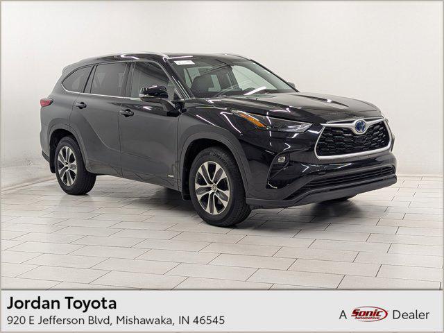 used 2022 Toyota Highlander Hybrid car, priced at $40,999