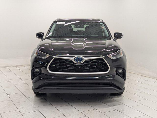 used 2022 Toyota Highlander Hybrid car, priced at $40,999