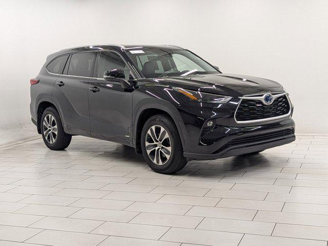 used 2022 Toyota Highlander Hybrid car, priced at $40,999