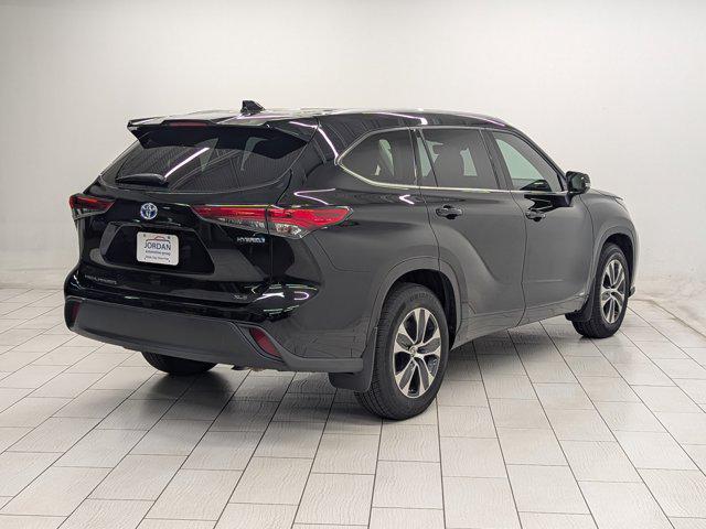 used 2022 Toyota Highlander Hybrid car, priced at $40,999