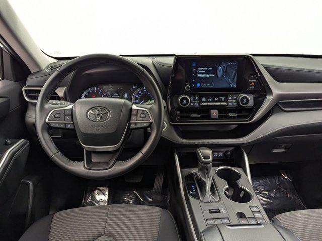 used 2024 Toyota Highlander car, priced at $38,997