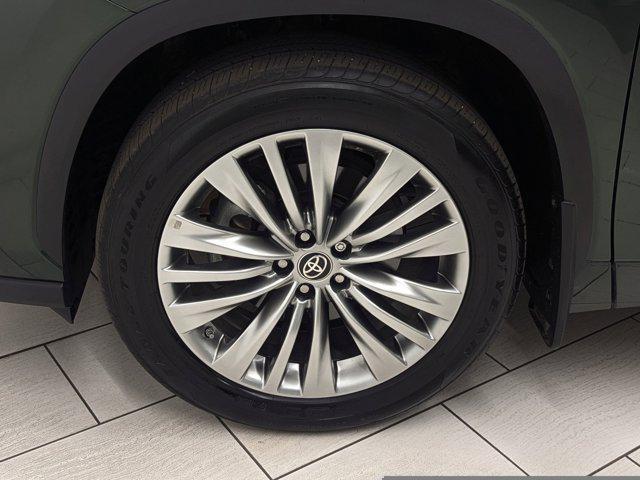 used 2024 Toyota Highlander car, priced at $47,997