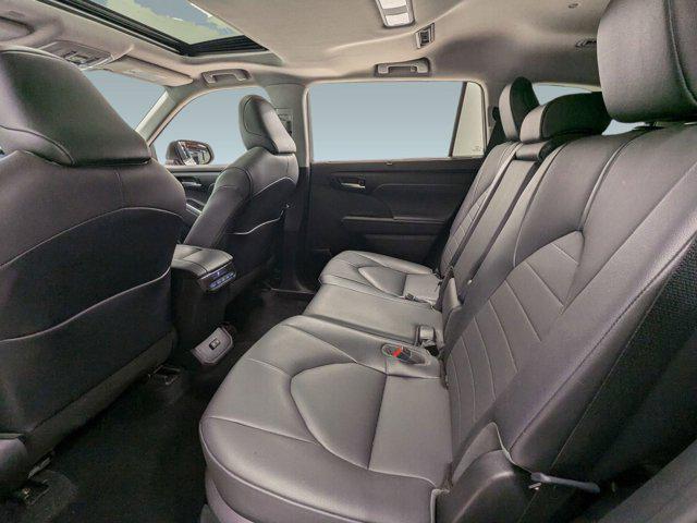 used 2021 Toyota Highlander Hybrid car, priced at $36,599