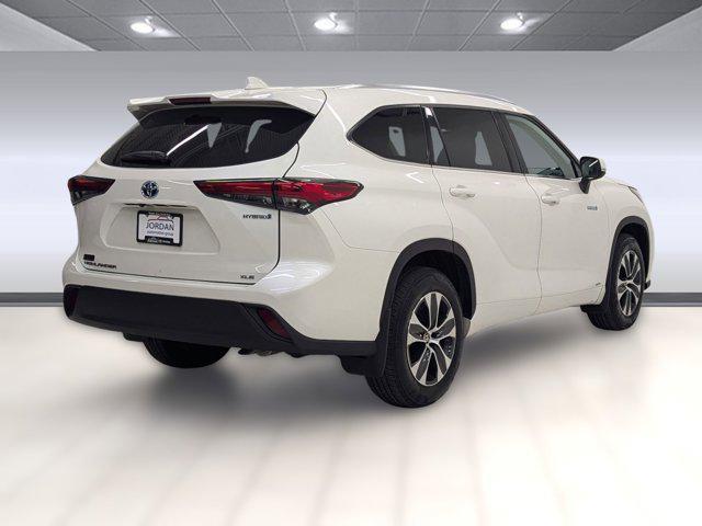 used 2021 Toyota Highlander Hybrid car, priced at $36,599