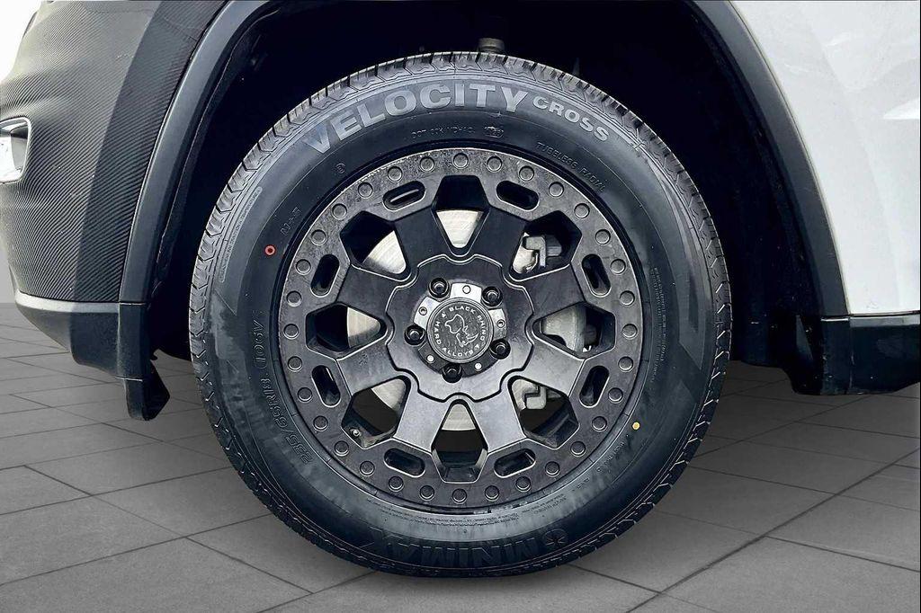 used 2019 Jeep Grand Cherokee car, priced at $15,784