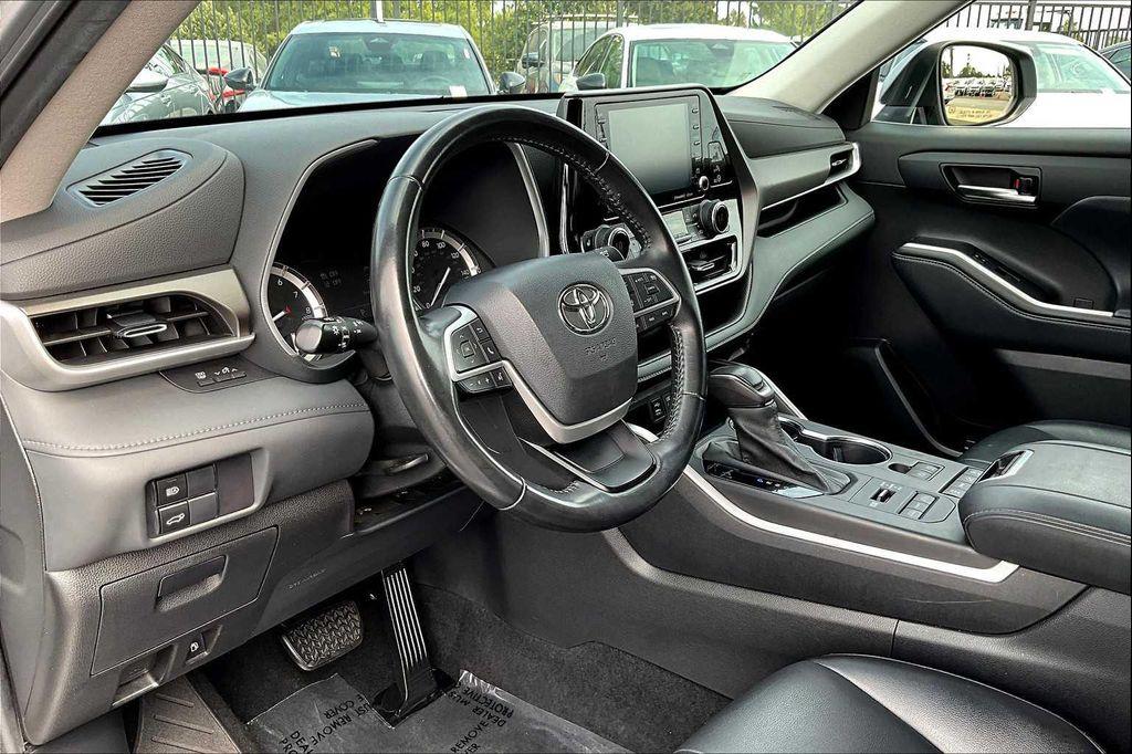 used 2022 Toyota Highlander car, priced at $31,278
