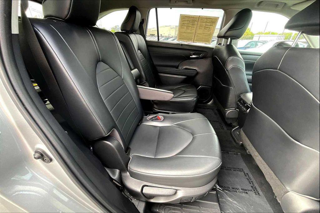 used 2022 Toyota Highlander car, priced at $31,278
