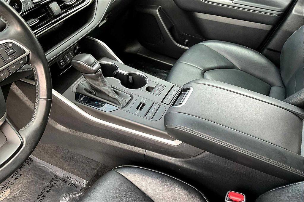 used 2022 Toyota Highlander car, priced at $31,278
