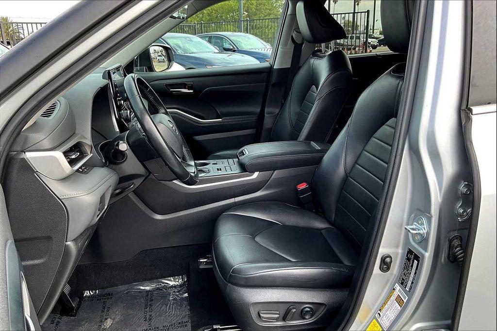 used 2022 Toyota Highlander car, priced at $31,278