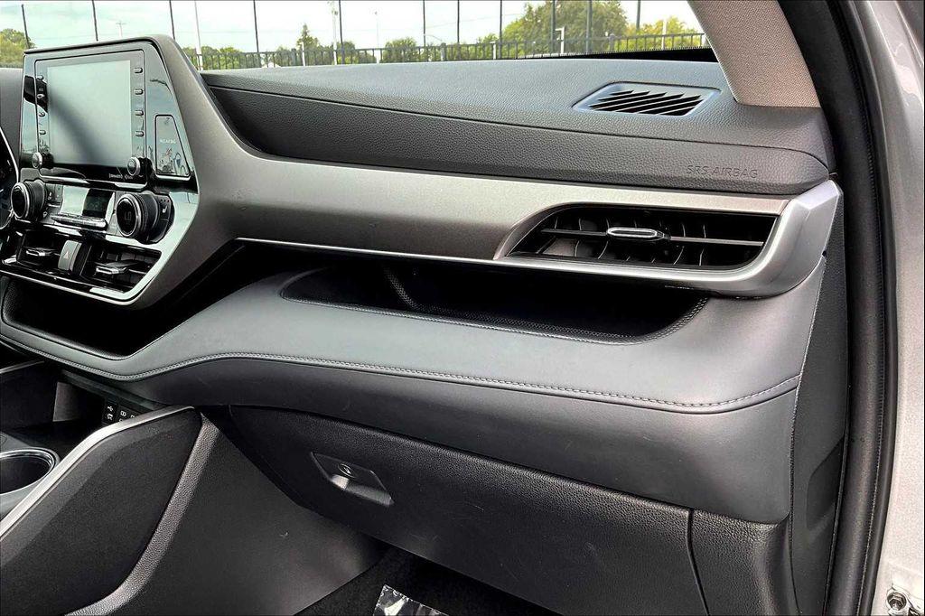 used 2022 Toyota Highlander car, priced at $31,278