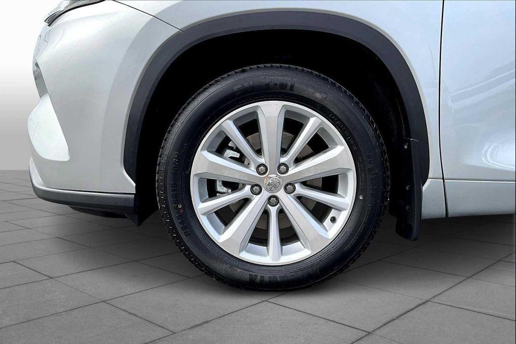 used 2022 Toyota Highlander car, priced at $31,278