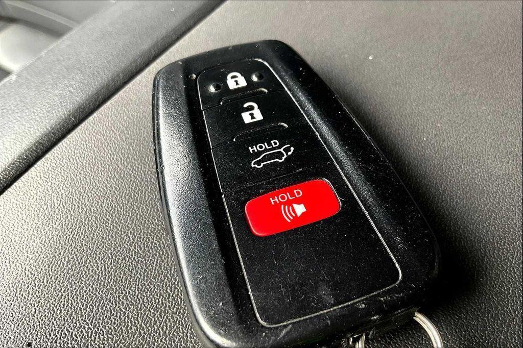 used 2022 Toyota Highlander car, priced at $31,278