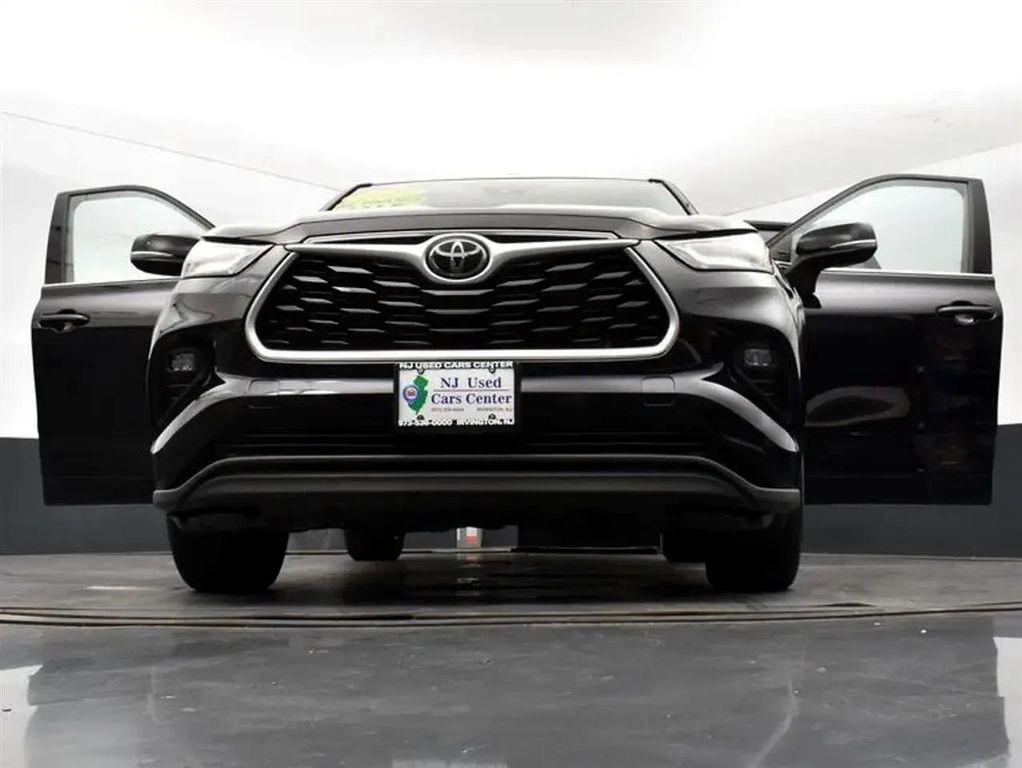 used 2022 Toyota Highlander car, priced at $31,300