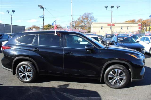 used 2021 Toyota Highlander car, priced at $31,333