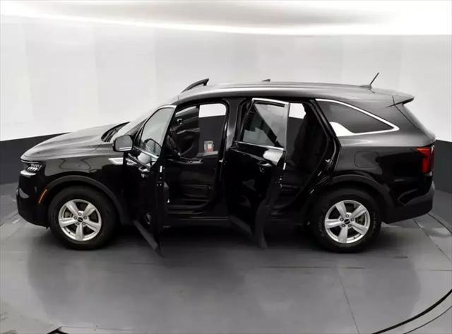 used 2023 Kia Sorento car, priced at $23,234