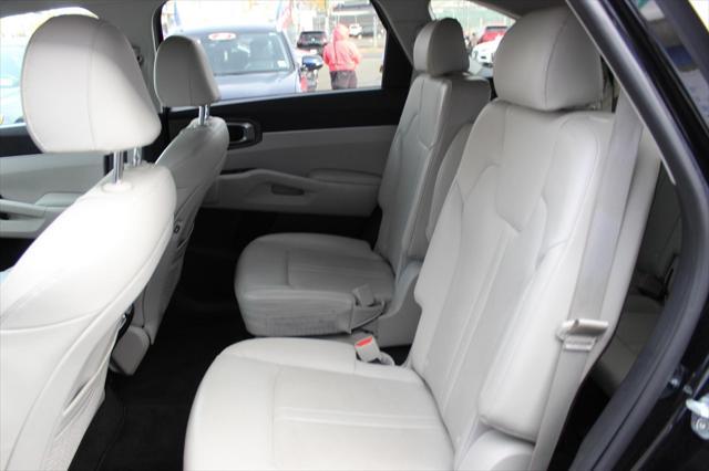 used 2022 Kia Sorento car, priced at $24,554