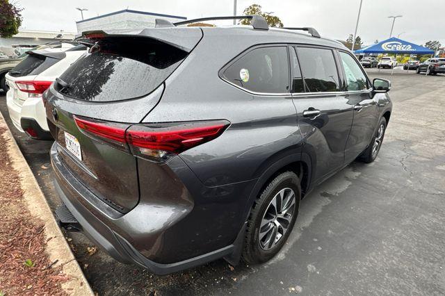 used 2022 Toyota Highlander car, priced at $41,980