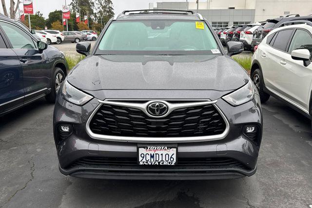 used 2022 Toyota Highlander car, priced at $41,980