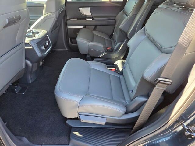 new 2025 Ford Expedition car, priced at $72,112