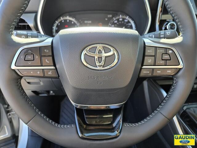 used 2020 Toyota Highlander car, priced at $33,816